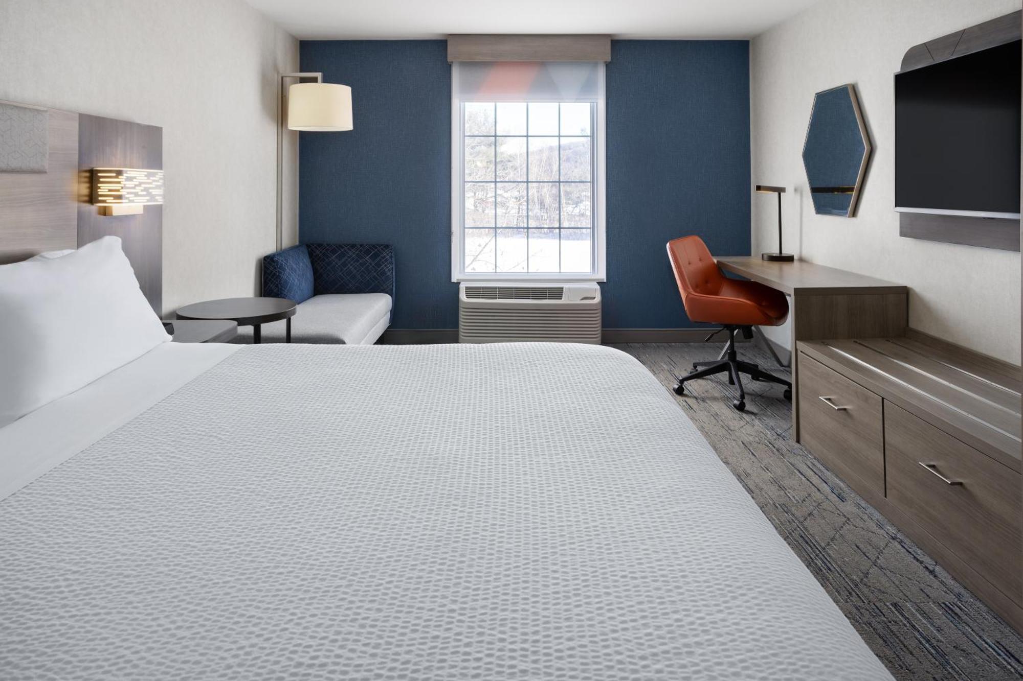 Holiday Inn Express Hotel & Suites Brattleboro By Ihg Exterior foto