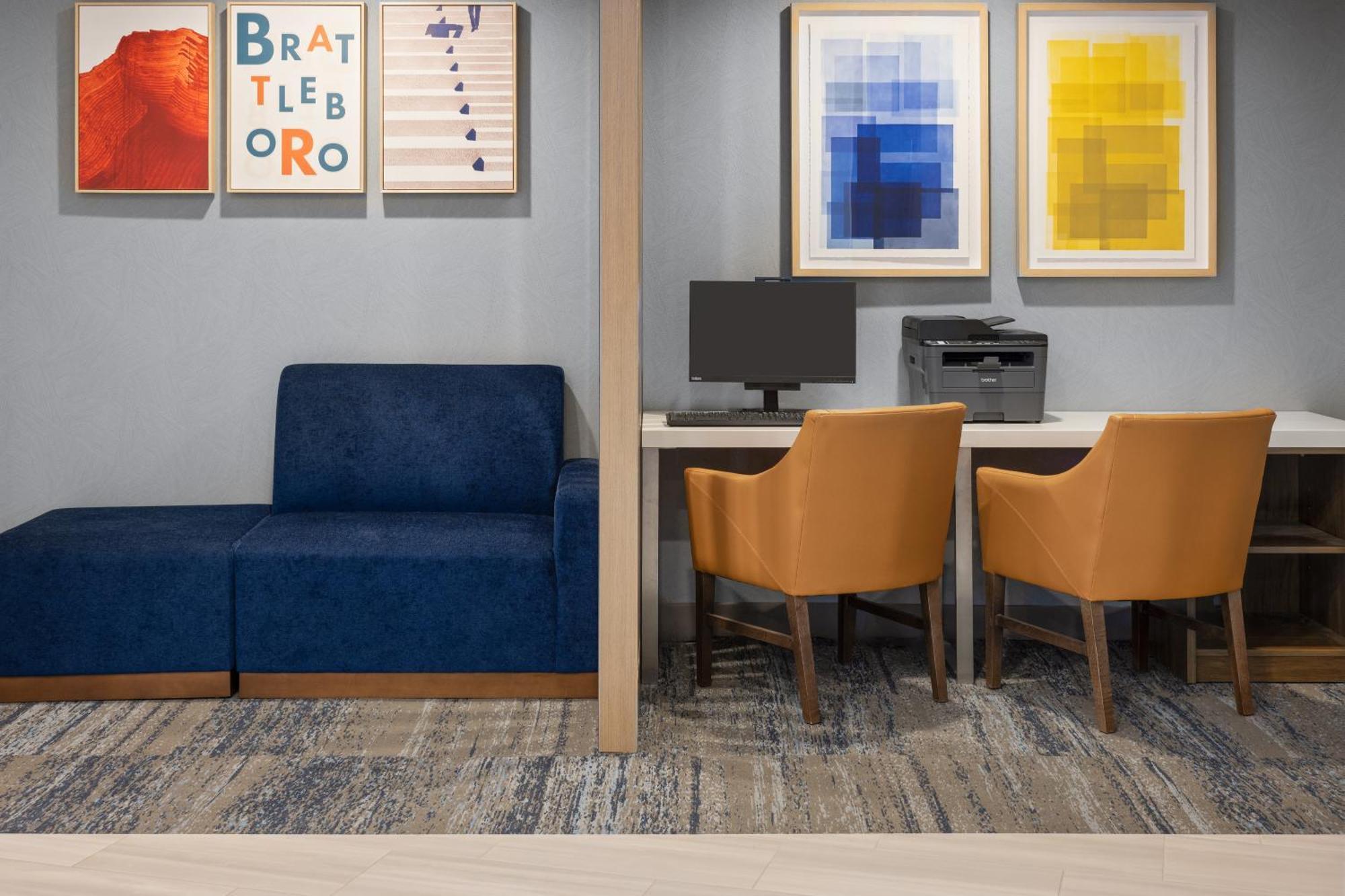 Holiday Inn Express Hotel & Suites Brattleboro By Ihg Exterior foto